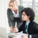 インターンする　英語　intern は動詞