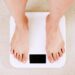 重さを量る　英語　weigh